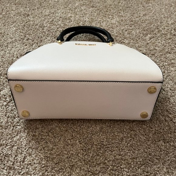 ๐NWOT Michael Kors Selma White & Black Satchel Handbag - Picture 4 of 5